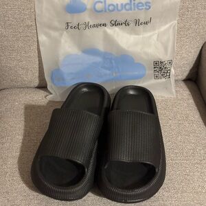 The Cloudies Black Slides